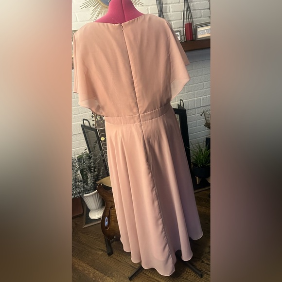 EUC A-line V-Neck Asymmetrical Chiffon Dress w/ Ruffle in Dusty Rose - 16W - Picture 5 of 11